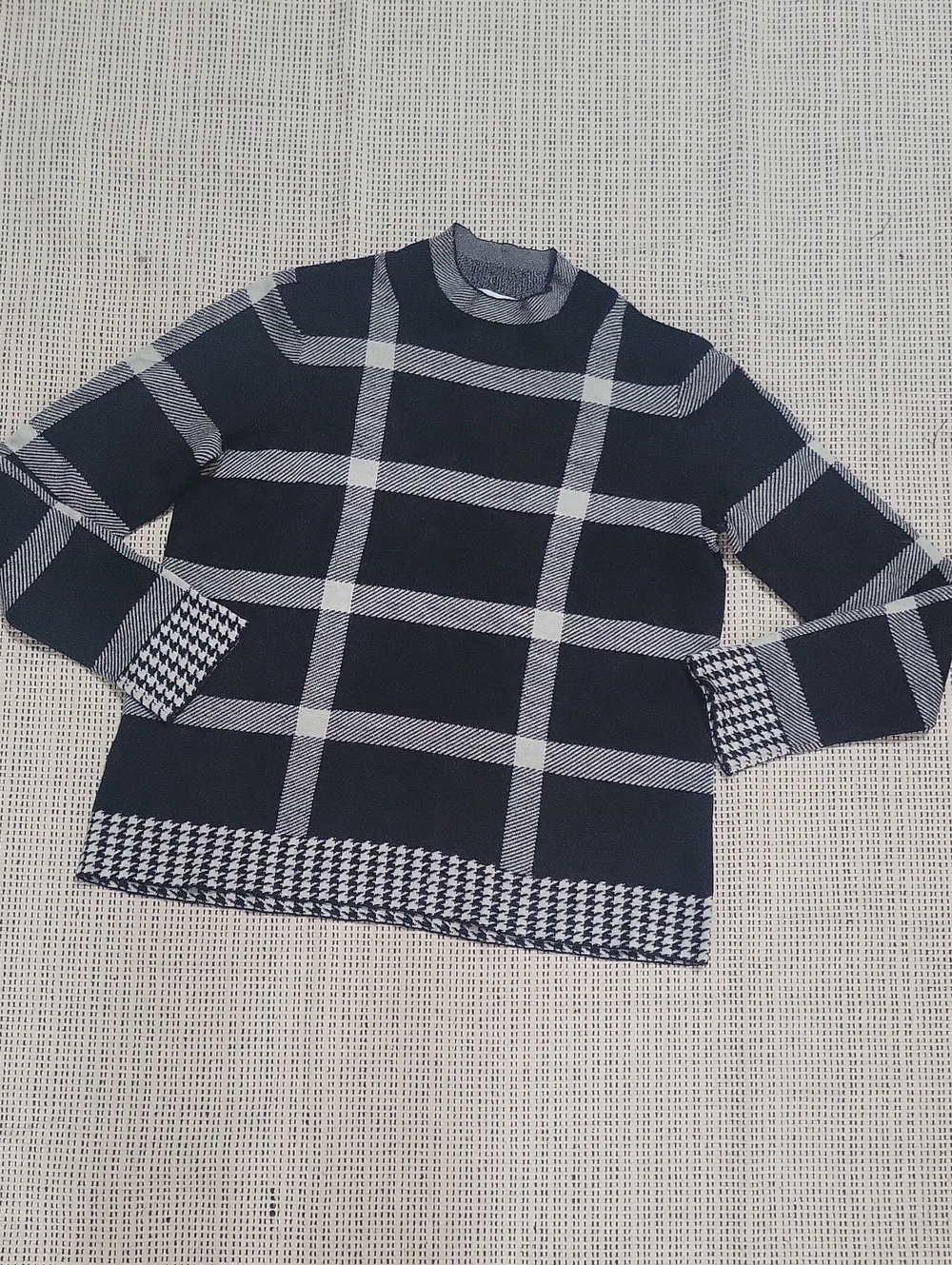 BELFORD 100% MERINO WOOL B&W HOUNDSTOOTH COZY SWEATER M